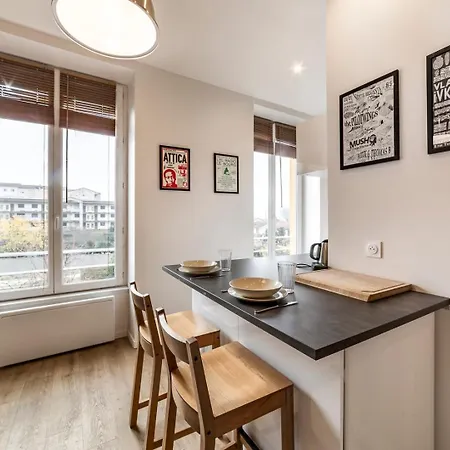 Le Petit Barret Du 8eme Ail Apartment *
